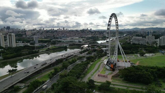 Roda Gigante Rico Atra&ccedil;&atilde;o Parque Villa Lobos S&atilde;o Paulo Brasil Vegeta&ccedil;&atilde;o Natureza Recrea&ccedil;&atilde;o Lazer Trilhas Corrida Picnic Relaxamento Fam&iacute;lias Lago Playground Esportes Atividades ao Ar Livre Paisagem