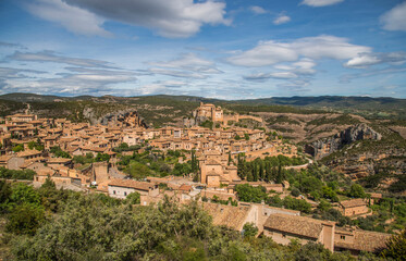 Vue de la collégiale fortifiée et du village d'Alquézar, Aragon, Espagne