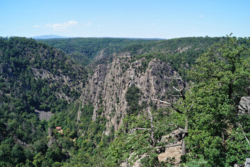 Felsige Landschaft bei Thale im Harz