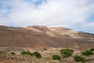 Fototapeta na wymiar paysage volcanique sur l'île de Saint Vincent au Cap Vert en Afrique de l'Ouest