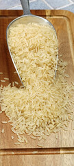 tas de riz blanc cru, en gros plan - 779931281