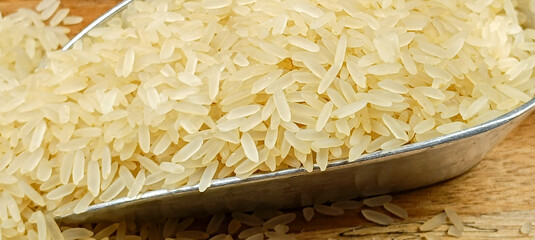tas de riz blanc cru, en gros plan - 779931289