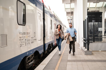 Casual dressed business man and woman, in rush hour trying to catch the train