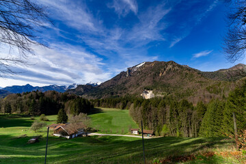 Blick ins Tal und auf die Bayerischen Alpen in Grassau Bayern