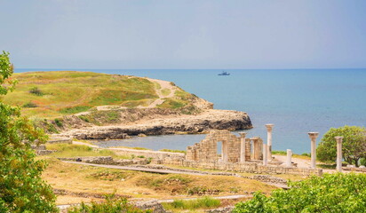 Ruins of the ancient city of Chersonesos on the seashore - obrazy, fototapety, plakaty