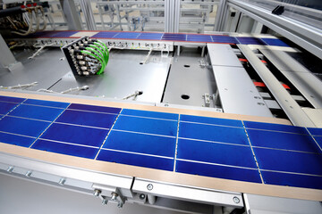 Chaine de production de cellules photovoltaïques pour panneaux solaires dans une usine française