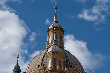 Majestic Dome Architecture Under Blue Sky - Historical Landmark Photo