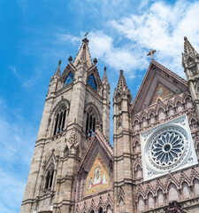 Fototapeta premium expiatorio, parroquia, templo, catolico, plaza, tspatio, jalisoc, guadalajara, turistico, fachada, catedral, 