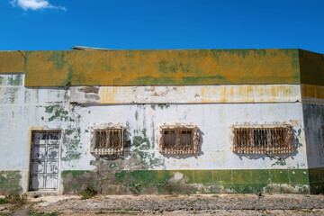 un vieux bâtiment dans la ville de Mindelo sur l'île de Saint Vincent au Cap Vert en Afrique...