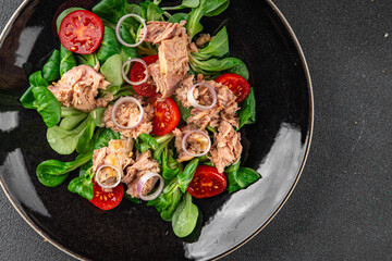 salad tuna, tomato, green leaf lettuce healthy eating cooking appetizer meal food snack on the table copy space food background rustic 