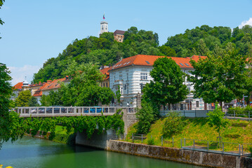 Fototapeta premium Ljubljanica river and the castle of Ljubljana, Slovenia