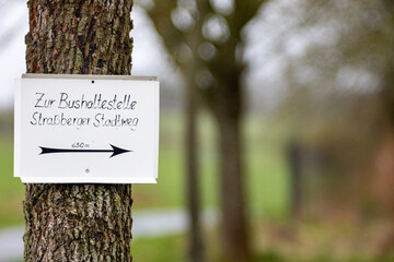 Schild zur Bushaltestelle Straßberger Stadtweg
