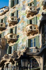 Foto auf Leinwand Casa Batlló, Wohn- und Geschäftshaus nach einem Entwurf von Antoni Gaudí am Passeig de Gràcia, Barcelona, Spanien © Robert Poorten