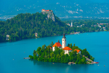 Assumption of Maria church and Bled Castle at lake Bled in Slove - obrazy, fototapety, plakaty
