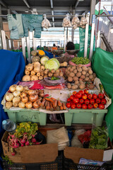 les produits alimentaires sur un marché traditionnel africain à Mindelo sur l'île de Saint Vincent au Cap Vert