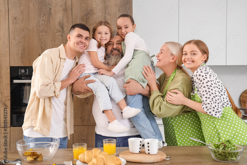 Wall mural Portrait of big happy family in kitchen