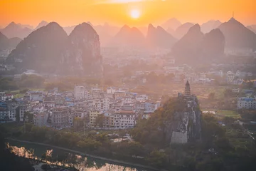 Crédence de cuisine en verre imprimé Guilin Sunset over the Guilin city surrounded by picturesque limestone mountains