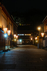 【縦写真】金沢のひがし茶屋街の夜景