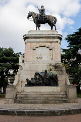 Fototapeta na wymiar Monumento en Plaza Zabala, Montevideo