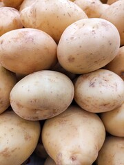 potatoes in a market,papas  en un mercado

