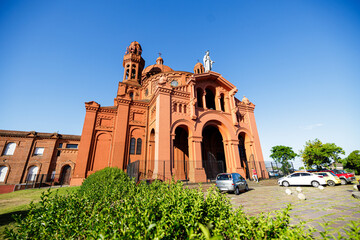 Iglesia roja foto angular