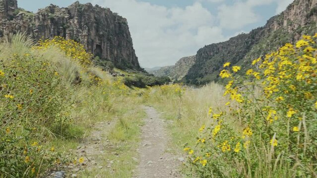 The Three Canyons of Suykutambo consist of three perfect alleyways of enormous cliffs of earth and volcanic stone that converge into a huge natural amphitheater.