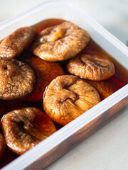 soaking dried figs in dark rum