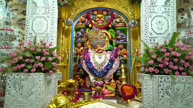 Salangpur Hanumanji Temple: Immerse Yourself in Stunning 4K Footage (Hindu Deity). Includes Close-Ups, Aarti Ceremony, Temple Details.
