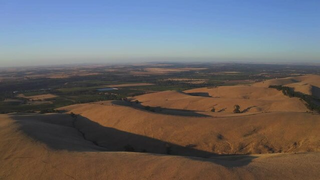 Aerial drone view at sunset of Steingarten lookout in South Australia.
Steingarten lookout, located in the Barossa Valley,  is the perfect spot for a picnic and a well-deserved glass of wine at sunset