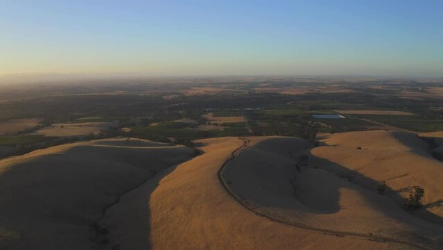 Aerial drone view at sunset of Steingarten lookout in South Australia.
Steingarten lookout, located in the Barossa Valley,  is the perfect spot for a picnic and a well-deserved glass of wine at sunset
