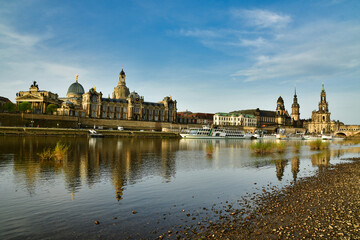 Fototapeta na wymiar Panoeama cityscape Dresden germany with elbe river early morning