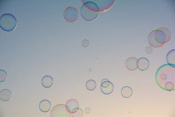 Lots of soap bubbles in the sky - 780360091