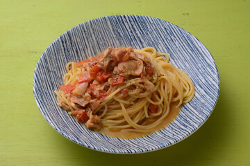 ミニトマトとベーコンのパスタ