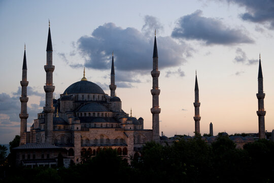Sultanahmet Mosque, also known as Blue Mosque, captured during twilight in Istanbul, exuding historical grandeur