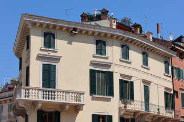 Blick in die Historische Altstadt von Verona in Italien	