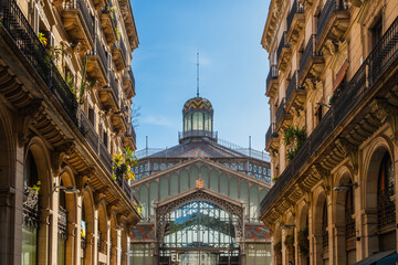 Der ehemalige Markt im Stadteil El Born. Der Markt beherbergt jetzt ein Museum, Barcelona, Spanien - obrazy, fototapety, plakaty