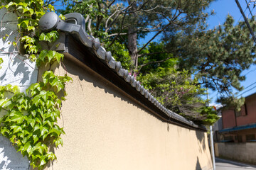 日本家屋の外壁と街並み - obrazy, fototapety, plakaty