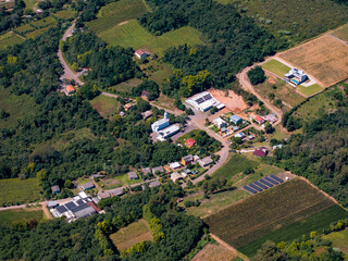 Fototapeta premium Imagem aérea do Vale dos Vinhedos na cidade de Bento Gonçalves, Rio Grande do Sul.