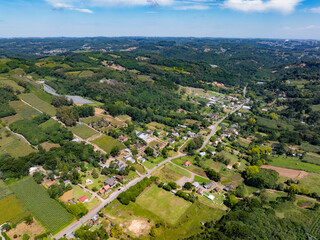 Fototapeta na wymiar Imagem aérea do Vale dos Vinhedos na cidade de Bento Gonçalves, Rio Grande do Sul.