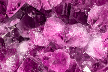 Amethyst pink crystals. Gems. Mineral crystals in the natural environment. Texture of precious and semiprecious stones. Seamless background with copy space colored shiny surface of precious stones. - obrazy, fototapety, plakaty