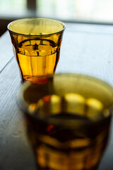 カフェで出された、水が入ったコップ