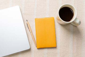 パソコンとコーヒーとスマホ