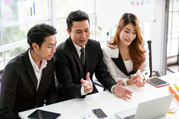 Professional Asian business adviser meeting to analyze and discuss the strategy of financial support of a tech company. Partnership start-up consultant, Indoor business client consultation concept. - 780640452