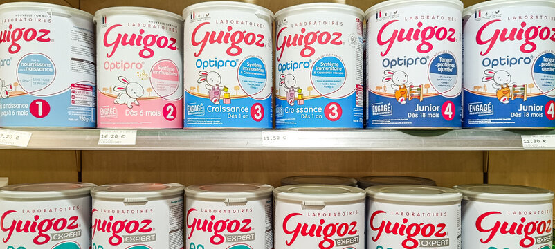 rayon de boites de lait en poudre pour nourrissons de marque Guigoz