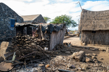 des cases africaines en paille sur l'île de Saint Vincent au Cap Vert en Afrique occidentale