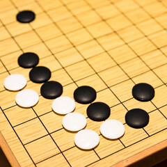 囲碁 は 中国発祥 とされる ボードゲーム 【 囲碁 の 対局 の イメージ 】