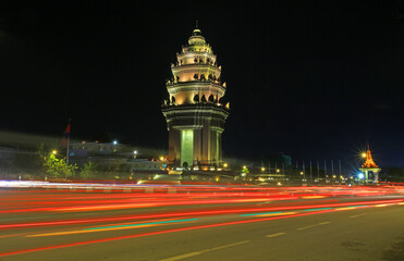 cambodia independence monument in Phnom Penh at night
