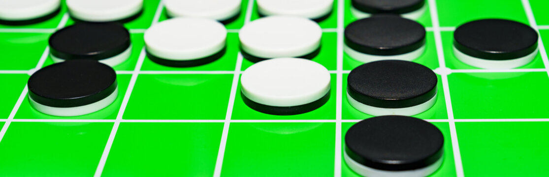 オセロ は イギリス の リバーシ の 一形態 【 オセロゲーム の イメージ 】