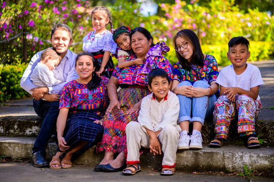Beautiful portrait of a large family composed of grandmother, parents, children and cousins. Everyone smiles and very attentively poses for the family photo.