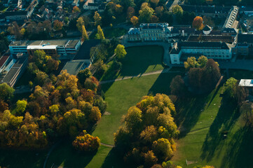 vue aérienne du Lycée Notre Dame à Verneuil sur Seine en France